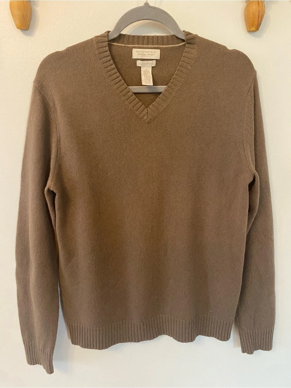 Banana Republic Men's brown V-Neck Luxury Blend Sweater cotton angora & cashmere